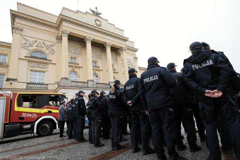 Czemu w Warszawie obecność policji jest tak widoczna?