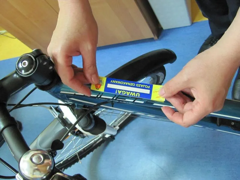 Jak skutecznie oznaczyć swój rower na policji – przewodnik dla właścicieli dwóch kółek