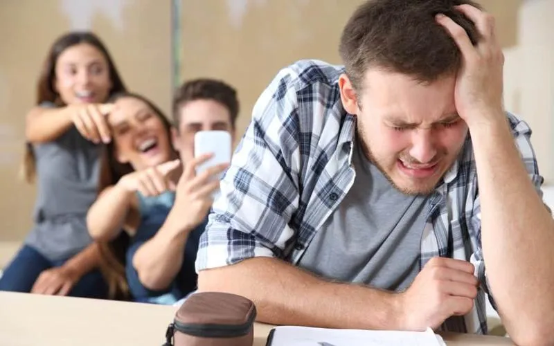 Jak skutecznie zgłosić nękanie na policję? Praktyczny przewodnik