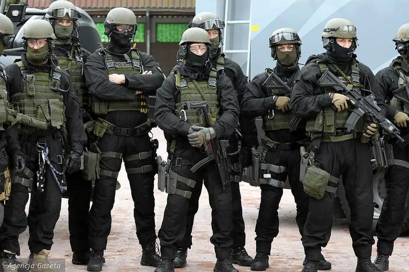 Jak zostać antyterrorystą: krok po kroku w świat bezpieczeństwa narodowego