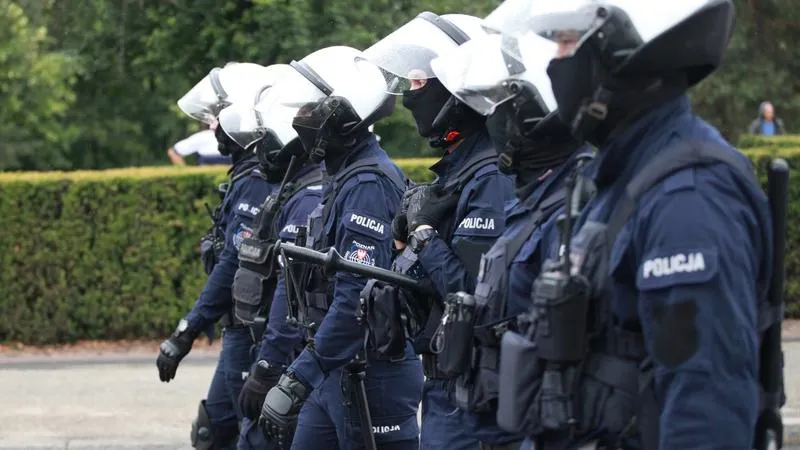 Jak zrealizować marzenia o pracy w oddziale prewencji policji? Sprawdź, jak się dostać!