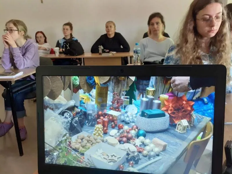 Odkrywanie efektywnych metod twórczej resocjalizacji w pracy z trudnymi grupami społecznymi