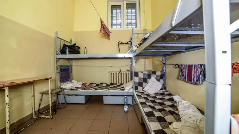 Praktyczny przewodnik: Jak skutecznie wysłać paczkę do aresztu śledczego?