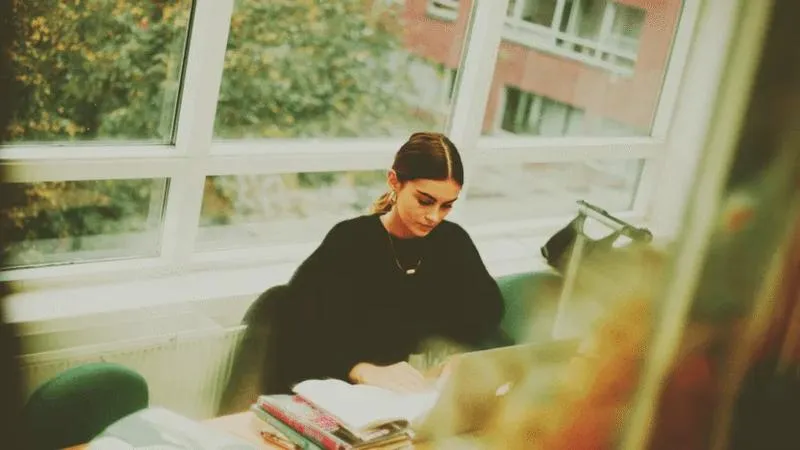 Zarobki kryminologa w policji – co warto wiedzieć?