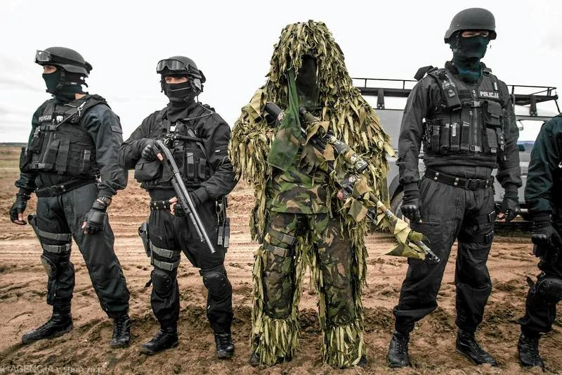 Jak zostać antyterrorystą